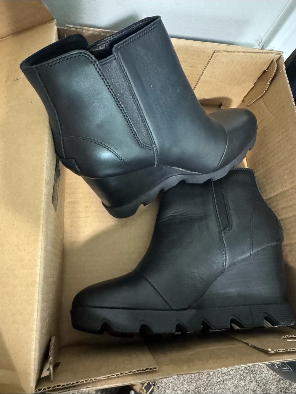 SOREL Women’s Black Wedge Ankle Boots - Sleek Slip-On Design Sz 9